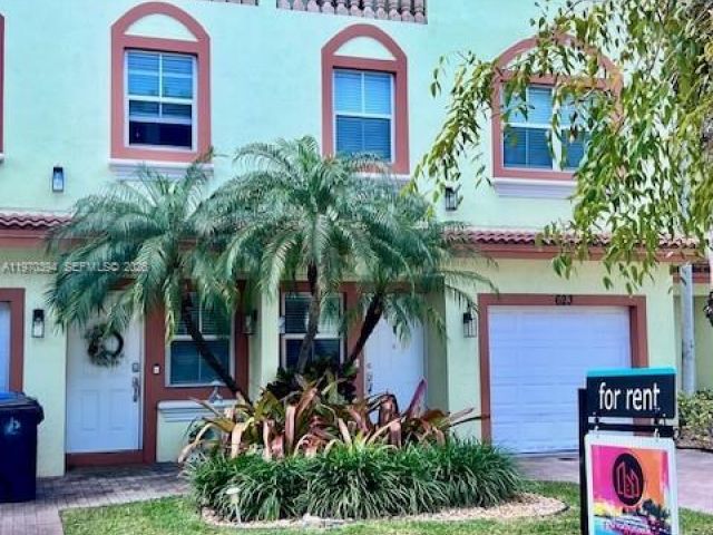 Home for rent at 621 NE 8th Ave - photo 7483058