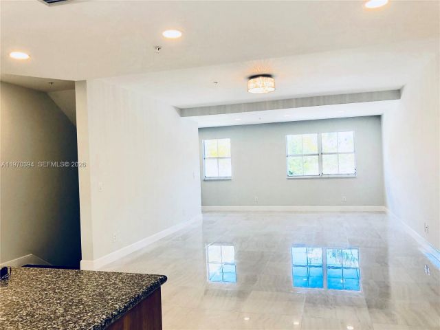 Home for rent at 621 NE 8th Ave - photo 7483061