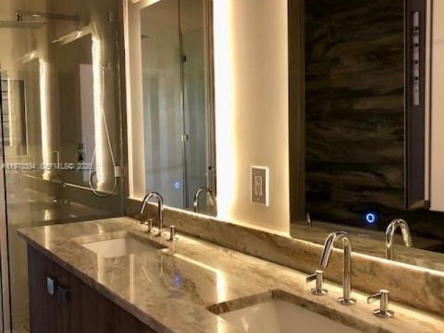 Home for rent at 621 NE 8th Ave - photo 7483064