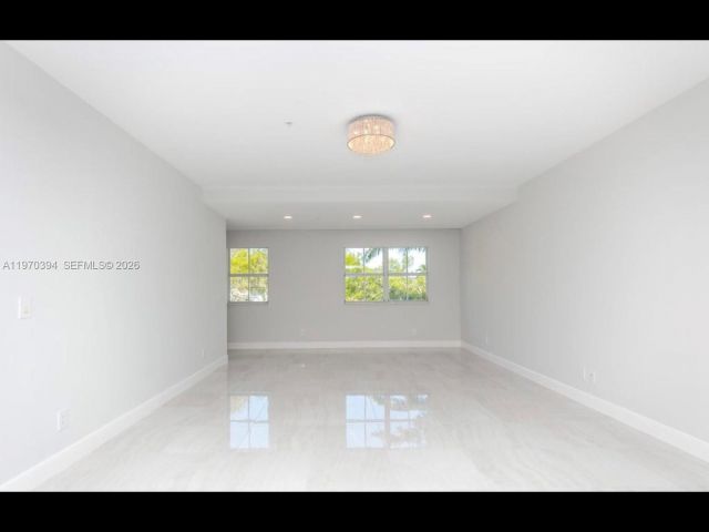 Home for rent at 621 NE 8th Ave - photo 7483065