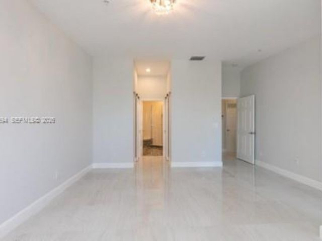 Home for rent at 621 NE 8th Ave - photo 7483067