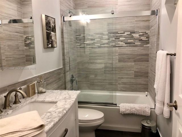 Home for rent at 621 NE 8th Ave - photo 7483068