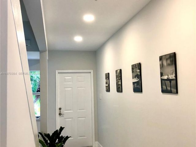 Home for rent at 621 NE 8th Ave - photo 7483070