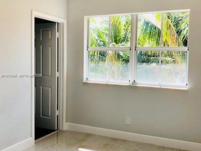 Home for rent at 621 NE 8th Ave - photo 7483071