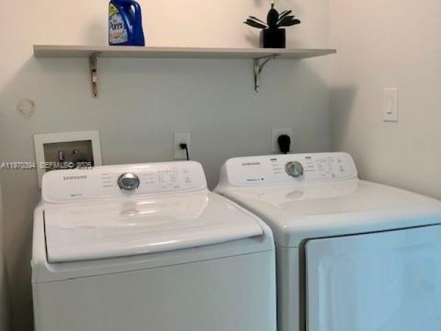 Home for rent at 621 NE 8th Ave - photo 7483072