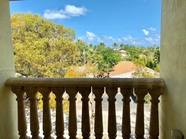 Home for rent at 621 NE 8th Ave - photo 7483074