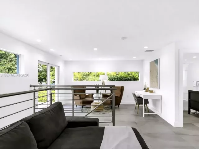 7-bedroom home for sale in Fort Lauderdale - 417 SW 15th St - MondialRealty