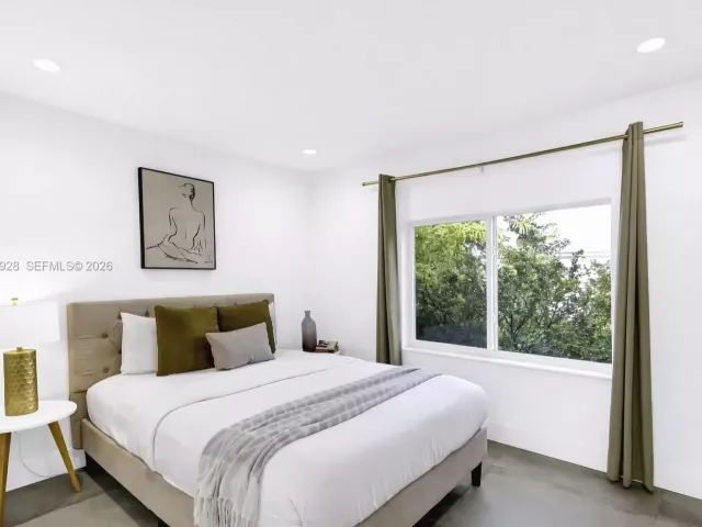 7-bedroom home for sale in Fort Lauderdale - 417 SW 15th St - MondialRealty