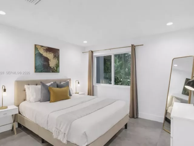 7-bedroom home for sale in Fort Lauderdale - 417 SW 15th St - MondialRealty