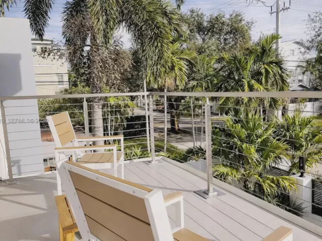 7-bedroom home for sale in Fort Lauderdale - 417 SW 15th St - MondialRealty