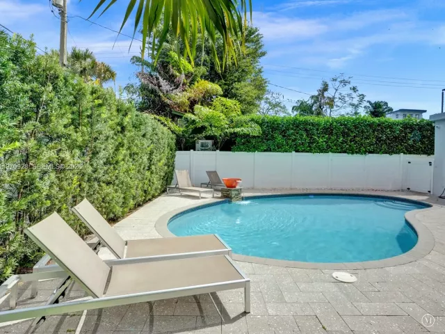 7-bedroom home for sale in Fort Lauderdale - 417 SW 15th St - MondialRealty