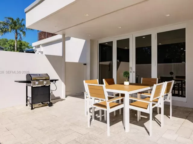 7-bedroom home for sale in Fort Lauderdale - 417 SW 15th St - MondialRealty
