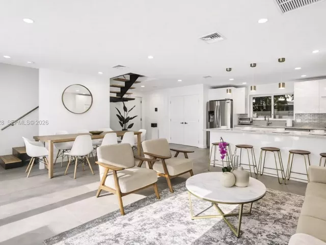 7-bedroom home for sale in Fort Lauderdale - 417 SW 15th St - MondialRealty