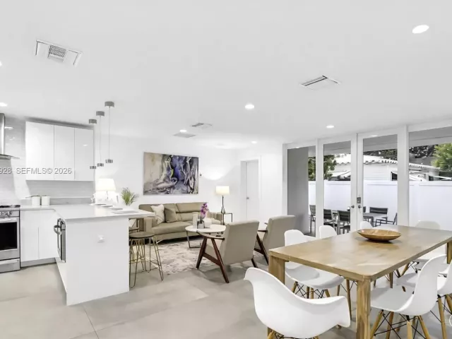 7-bedroom home for sale in Fort Lauderdale - 417 SW 15th St - MondialRealty