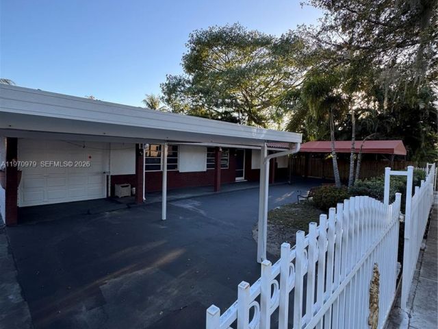 Home for rent at 470 NE 127th St - photo 7475657