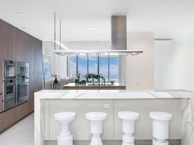 3-bedroom condo for rent in Sunny Isles Beach - 18501 Collins Ave 2003 - MondialRealty