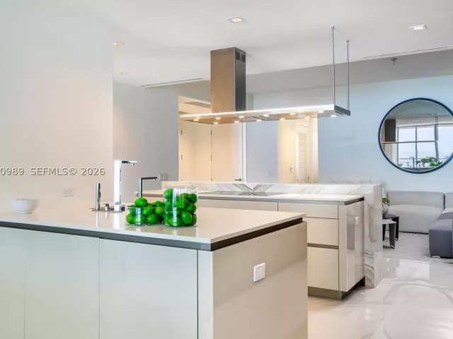 3-bedroom condo for rent in Sunny Isles Beach - 18501 Collins Ave 2003 - MondialRealty