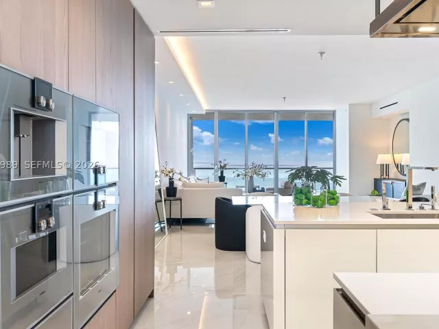 3-bedroom condo for rent in Sunny Isles Beach - 18501 Collins Ave 2003 - MondialRealty