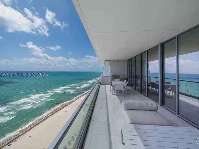 3-bedroom condo for rent in Sunny Isles Beach - 18501 Collins Ave 2003 - MondialRealty