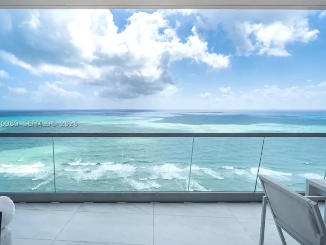 3-bedroom condo for rent in Sunny Isles Beach - 18501 Collins Ave 2003 - MondialRealty