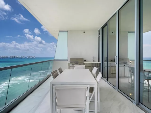 3-bedroom condo for rent in Sunny Isles Beach - 18501 Collins Ave 2003 - MondialRealty