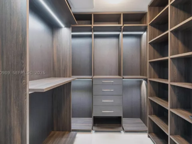 3-bedroom condo for rent in Sunny Isles Beach - 18501 Collins Ave 2003 - MondialRealty
