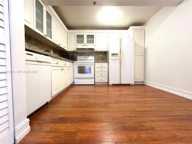 Apartment for sale  Unit #1205 - photo 7495378