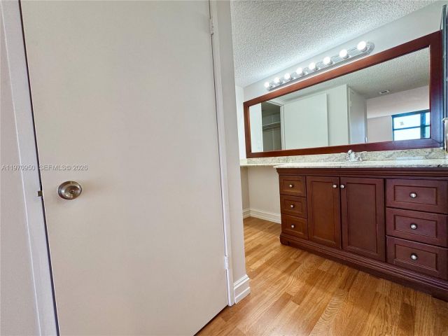 Apartment for sale  Unit #1205 - photo 7495384