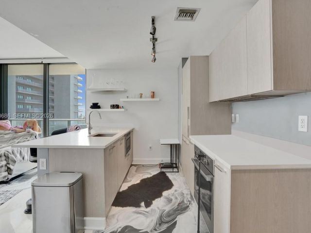 Apartment for sale  Unit #3306 - photo 7494288