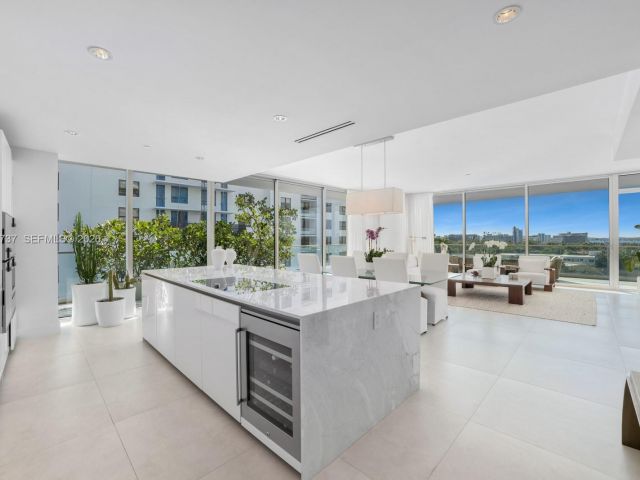 Apartment for sale  Unit #611 - photo 7501598