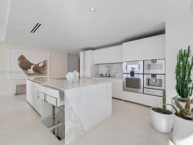 Apartment for sale  Unit #611 - photo 7501599