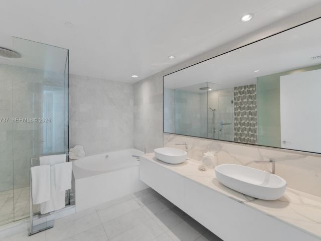 Apartment for sale  Unit #611 - photo 7501606