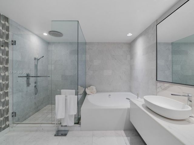 Apartment for sale  Unit #611 - photo 7501607