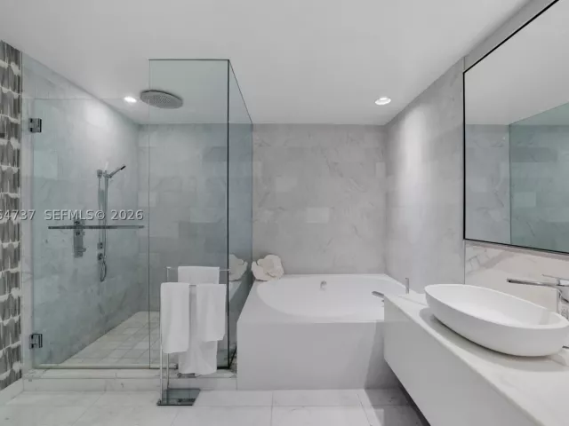 2-bedroom condo for sale in Bal Harbour - 10201 Collins Ave 611 - MondialRealty