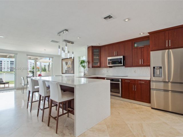 Home for rent at 6407 NW 109th Ave 6407 - photo 7486322