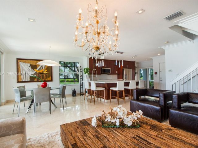 Home for rent at 6407 NW 109th Ave 6407 - photo 7486326