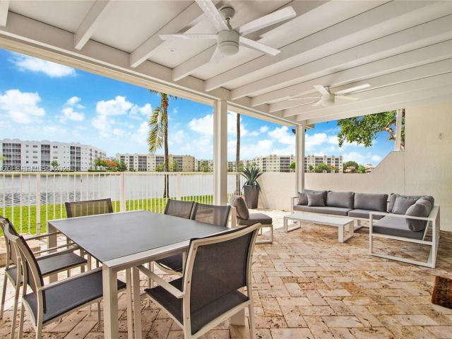 Home for rent at 6407 NW 109th Ave 6407 - photo 7486329