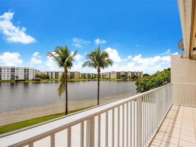 Home for rent at 6407 NW 109th Ave 6407 - photo 7486333