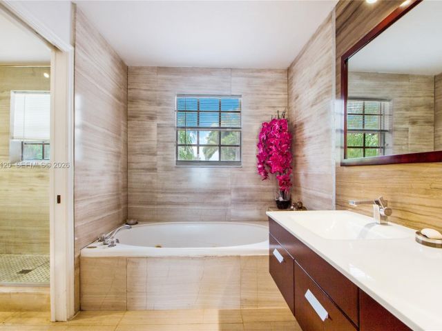 Home for rent at 6407 NW 109th Ave 6407 - photo 7486335