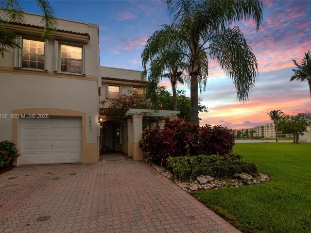 Home for rent at 6407 NW 109th Ave 6407 - photo 7486339