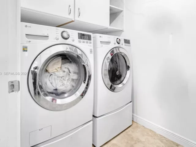 3-bedroom condo for sale in Hallandale Beach - 1755 E Hallandale Beach Blvd PH02E - MondialRealty