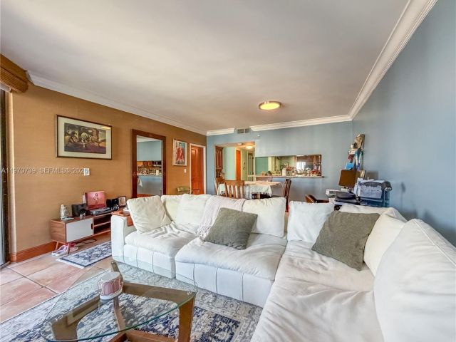 1-bedroom condo for sale in Miami - 520 Brickell Key Dr A1912 - MondialRealty