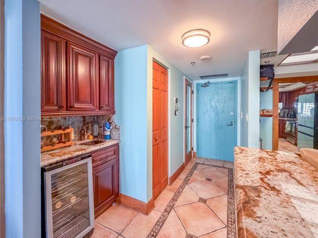 1-bedroom condo for sale in Miami - 520 Brickell Key Dr A1912 - MondialRealty