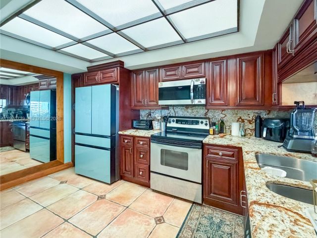 1-bedroom condo for sale in Miami - 520 Brickell Key Dr A1912 - MondialRealty