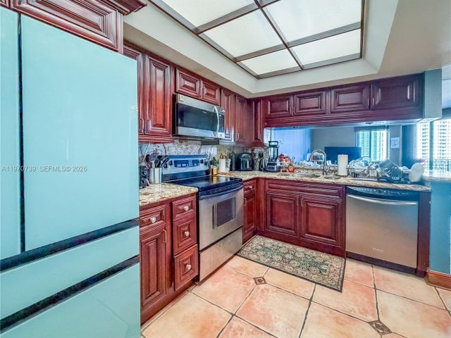 1-bedroom condo for sale in Miami - 520 Brickell Key Dr A1912 - MondialRealty