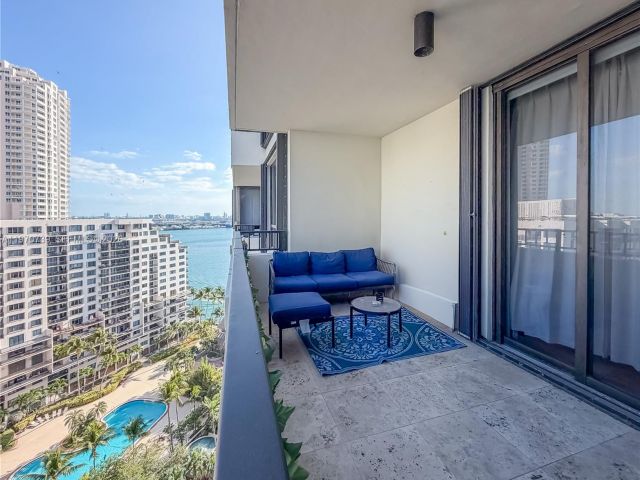 1-bedroom condo for sale in Miami - 520 Brickell Key Dr A1912 - MondialRealty
