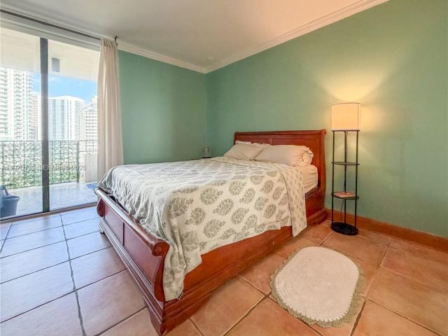 1-bedroom condo for sale in Miami - 520 Brickell Key Dr A1912 - MondialRealty