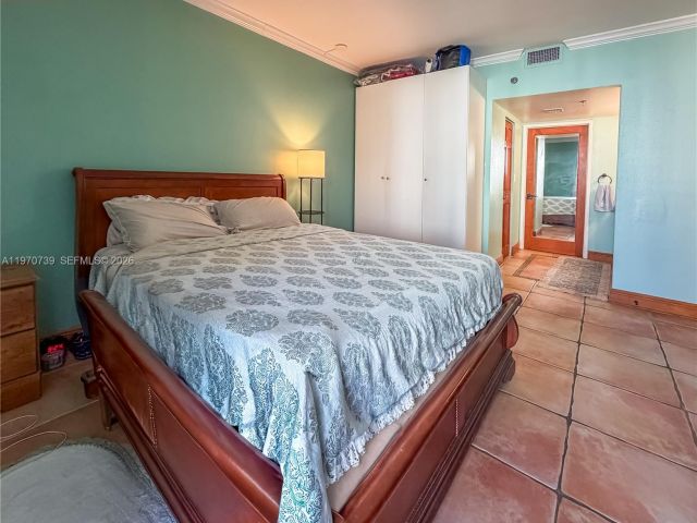 1-bedroom condo for sale in Miami - 520 Brickell Key Dr A1912 - MondialRealty