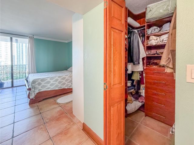 1-bedroom condo for sale in Miami - 520 Brickell Key Dr A1912 - MondialRealty