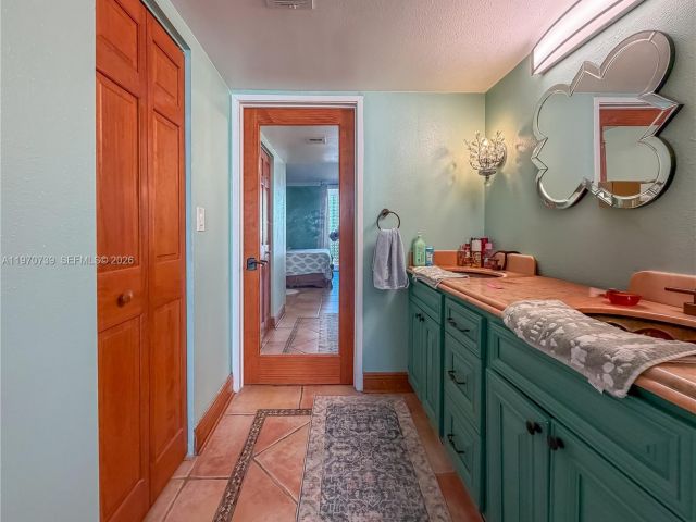 1-bedroom condo for sale in Miami - 520 Brickell Key Dr A1912 - MondialRealty